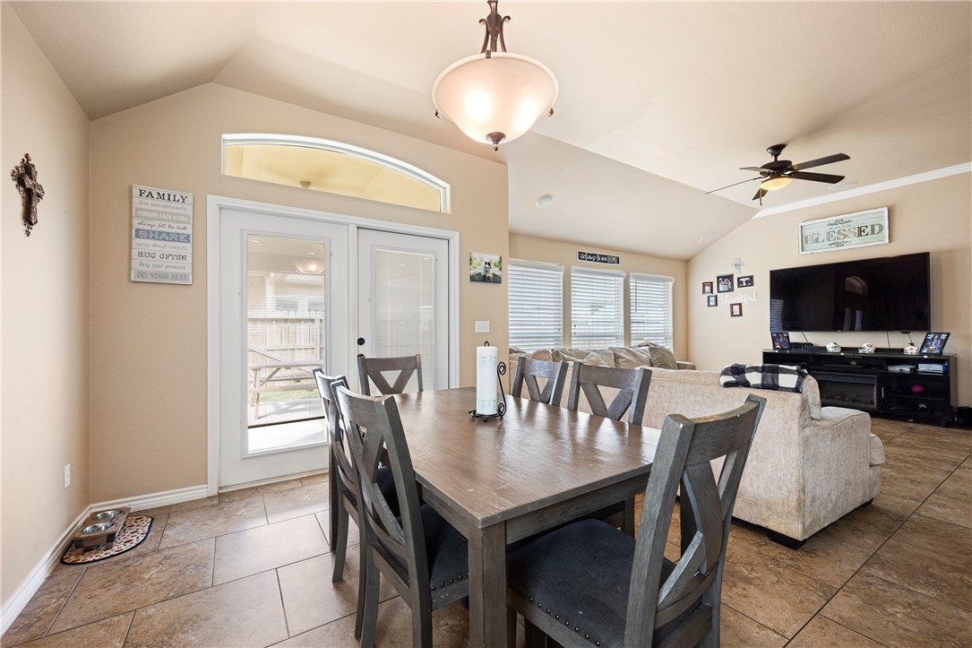 414 Long Pointe Dr Property Photo 12