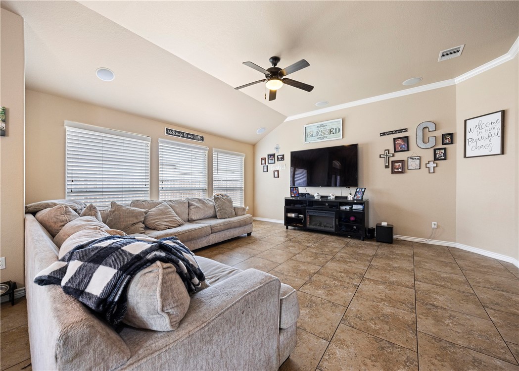 414 Long Pointe Dr Property Photo 15