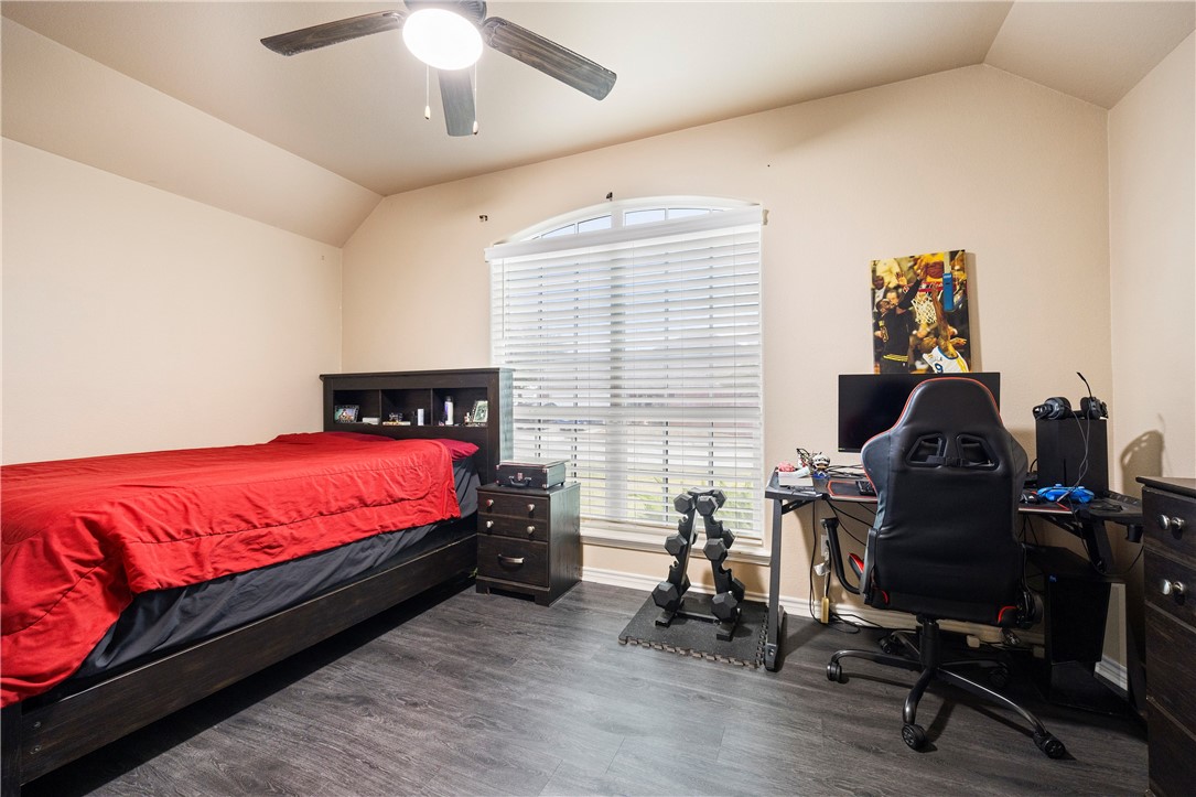 414 Long Pointe Dr Property Photo 16