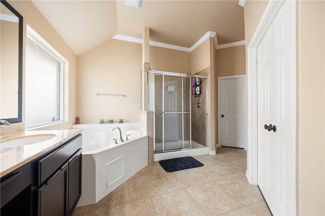 414 Long Pointe Dr Property Photo 25