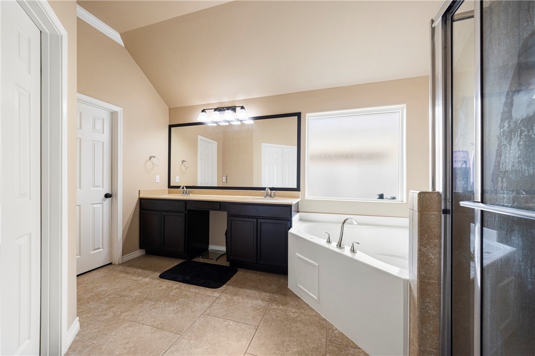 414 Long Pointe Dr Property Photo 26