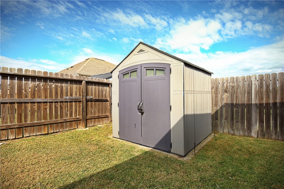 414 Long Pointe Dr Property Photo 31