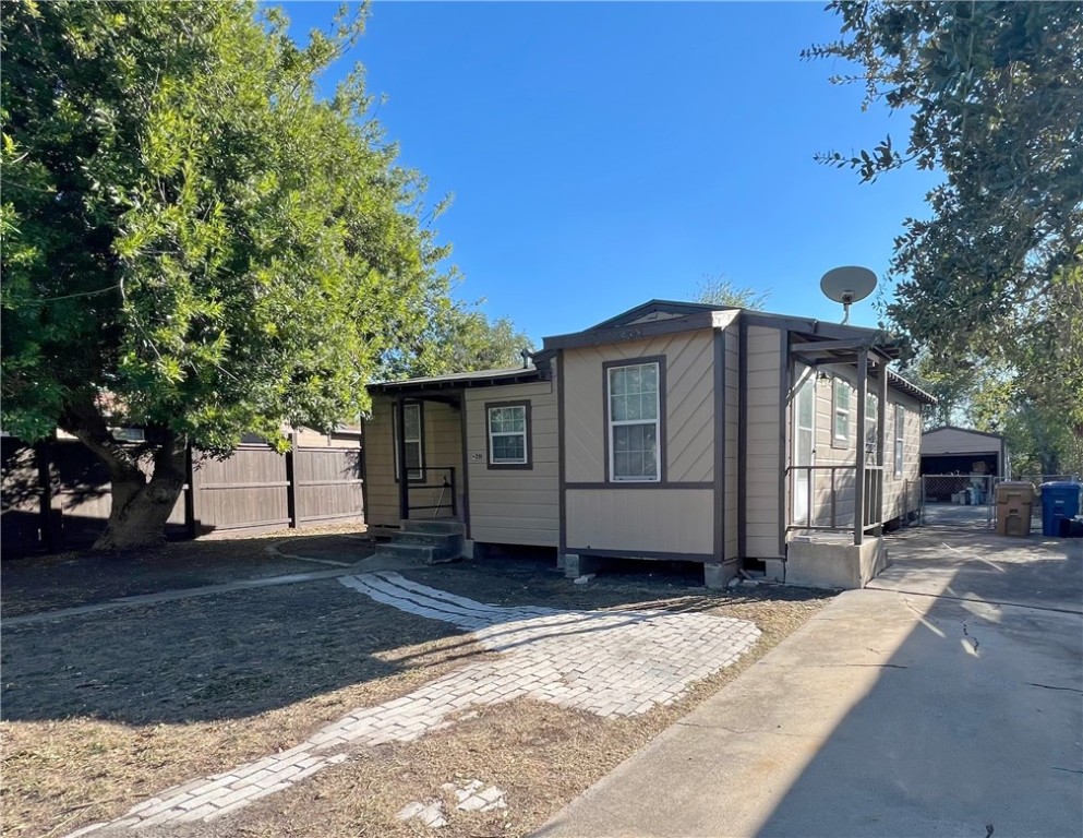 4221 Clinton Dr Property Photo 2