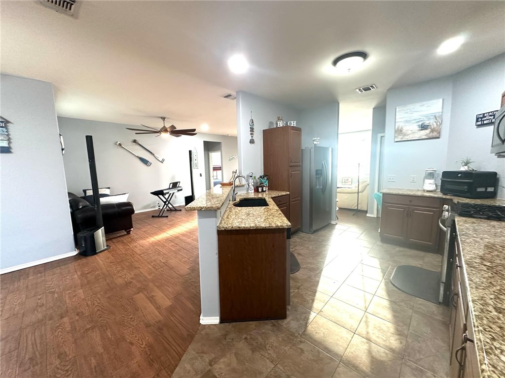 15517 Dyna St Property Photo 4