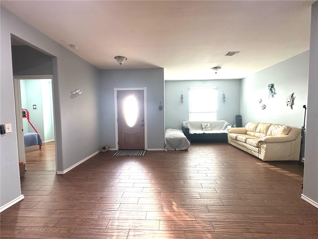 15517 Dyna St Property Photo 6