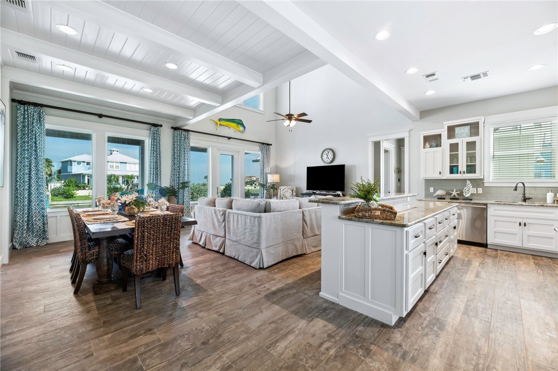 1009 Fiji Dr Property Photo 7