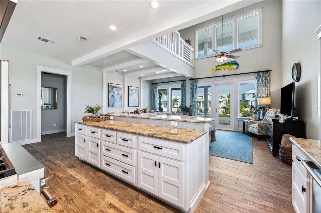 1009 Fiji Dr Property Photo 9