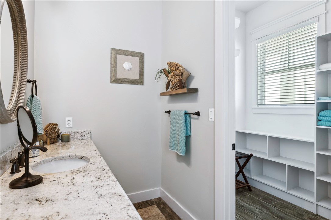 1009 Fiji Dr Property Photo 21