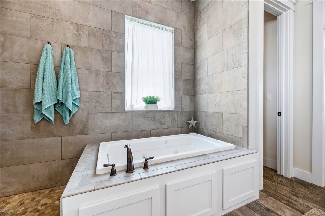 1009 Fiji Dr Property Photo 22