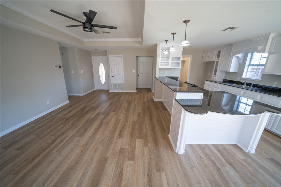 3721 N Creek Cr Property Photo 2