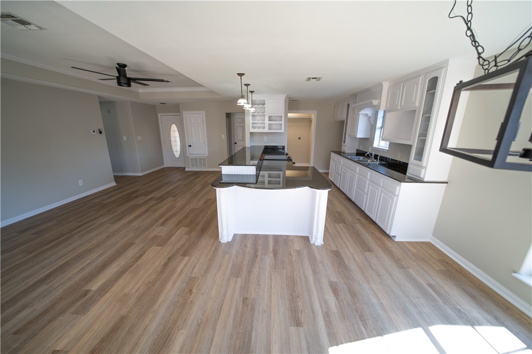 3721 N Creek Cr Property Photo 3