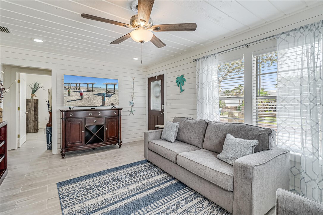 403 S Gulf St Property Photo 10