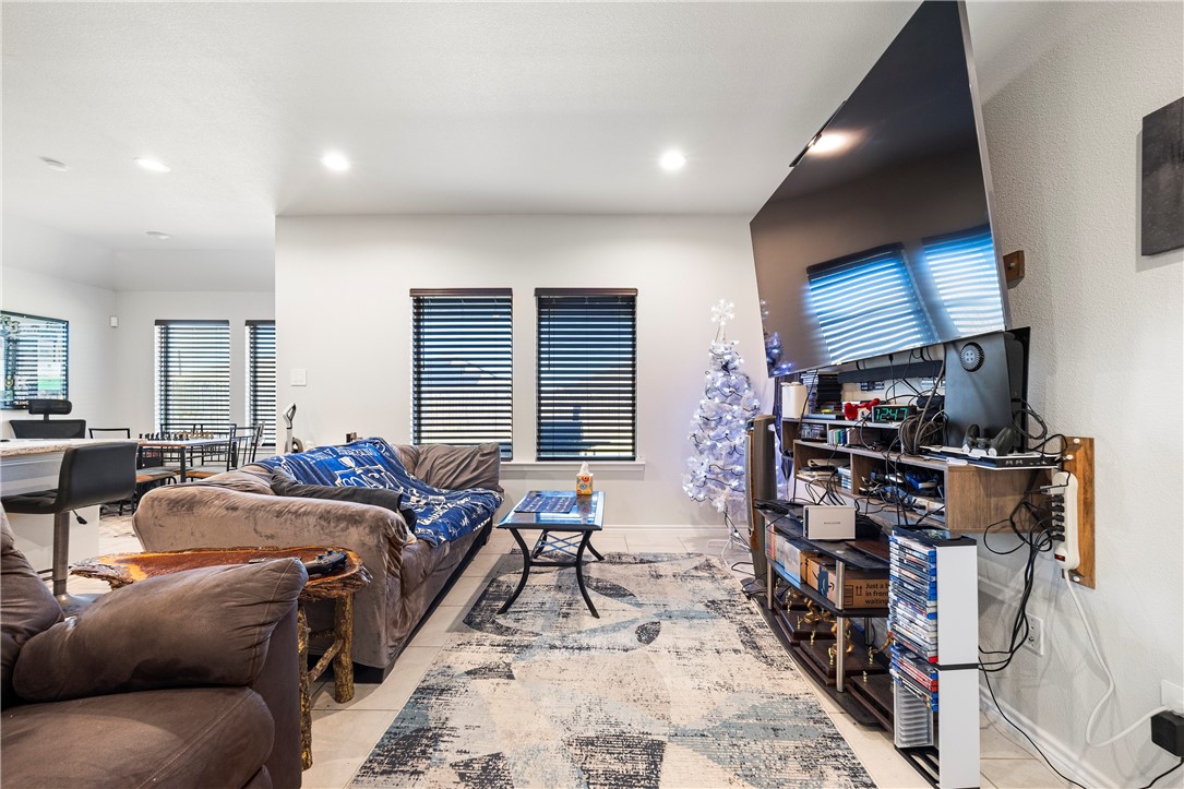 1914 Secretariat Dr Property Photo 2