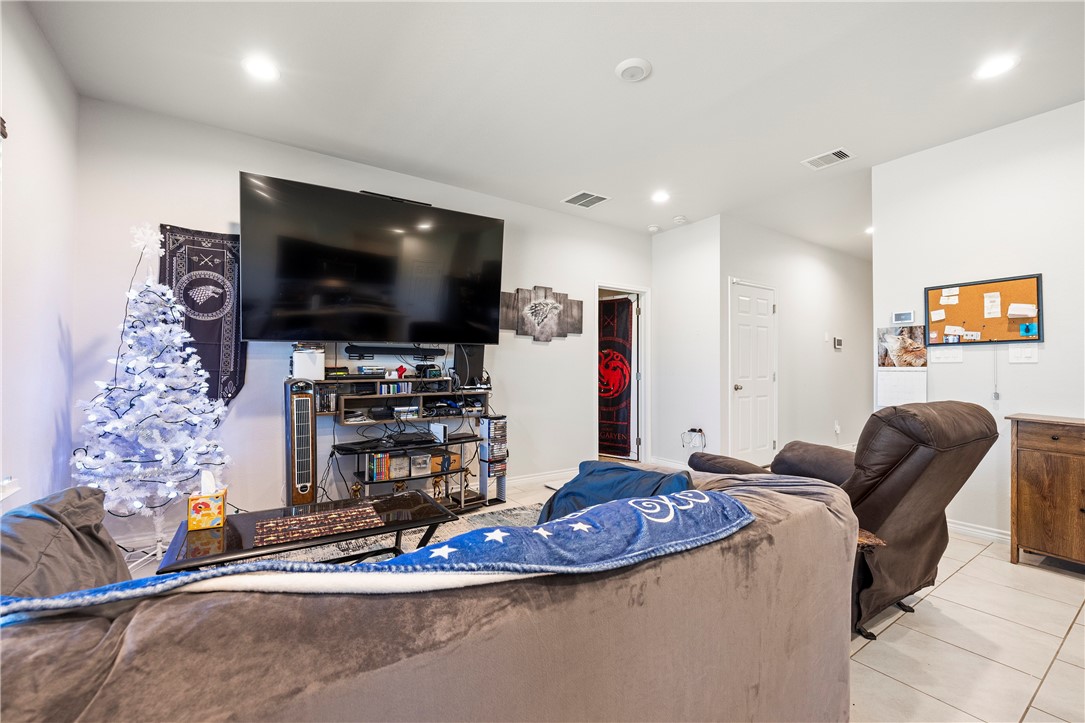 1914 Secretariat Dr Property Photo 3