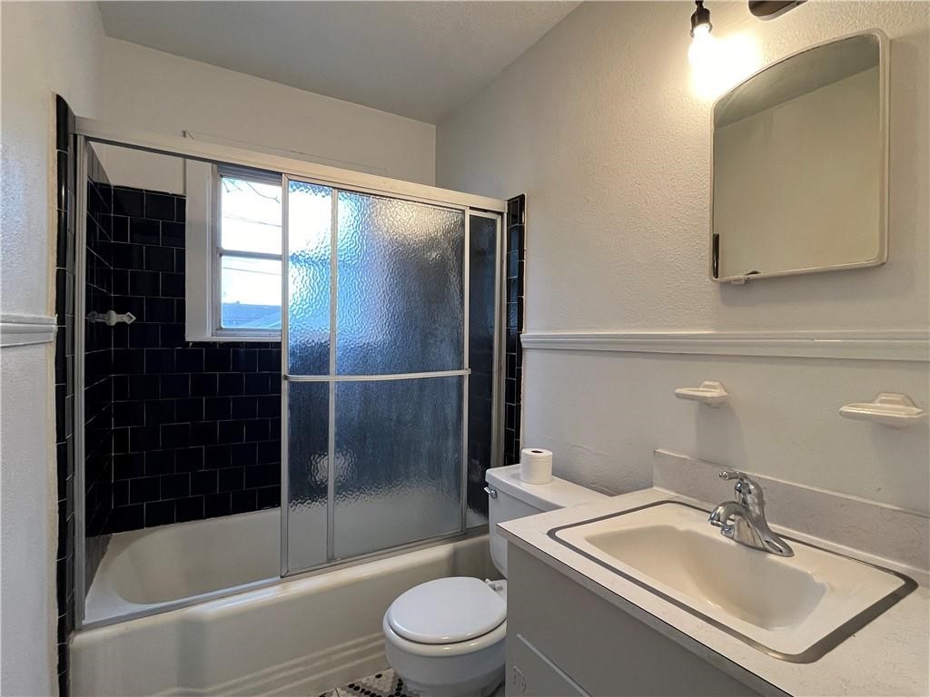 4329 Carlton St Property Photo 9