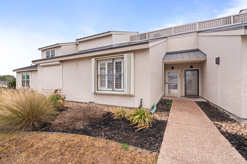 1903 Bayhouse Property Photo 1