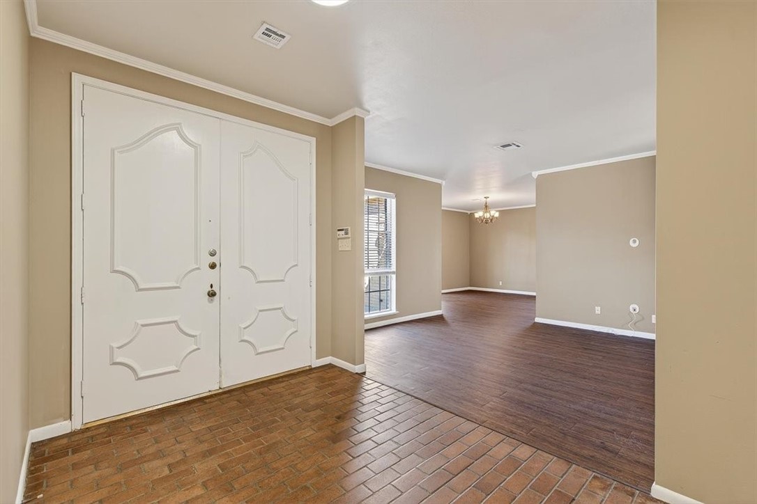 6418 Long Circle Property Photo 3