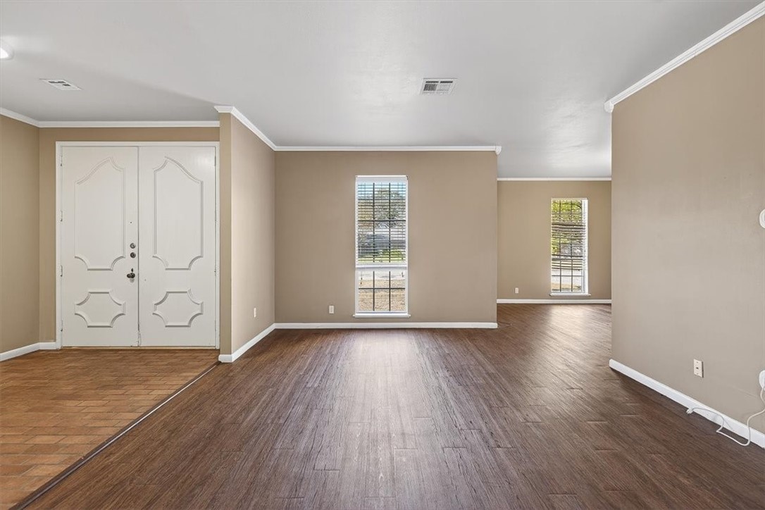 6418 Long Circle Property Photo 4