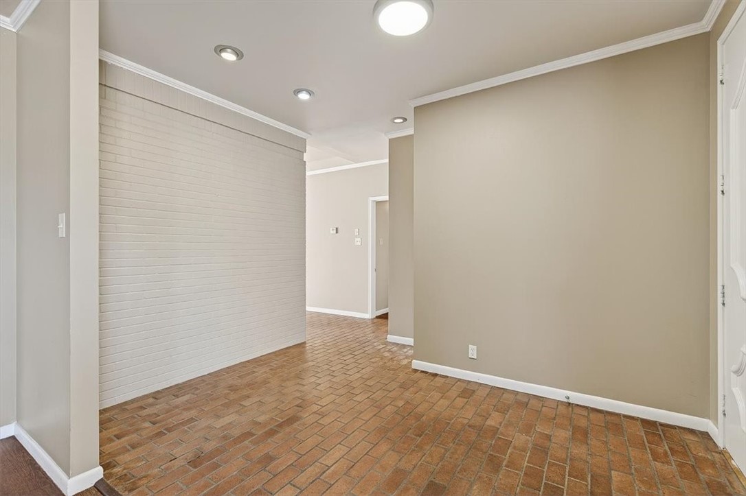 6418 Long Circle Property Photo 5
