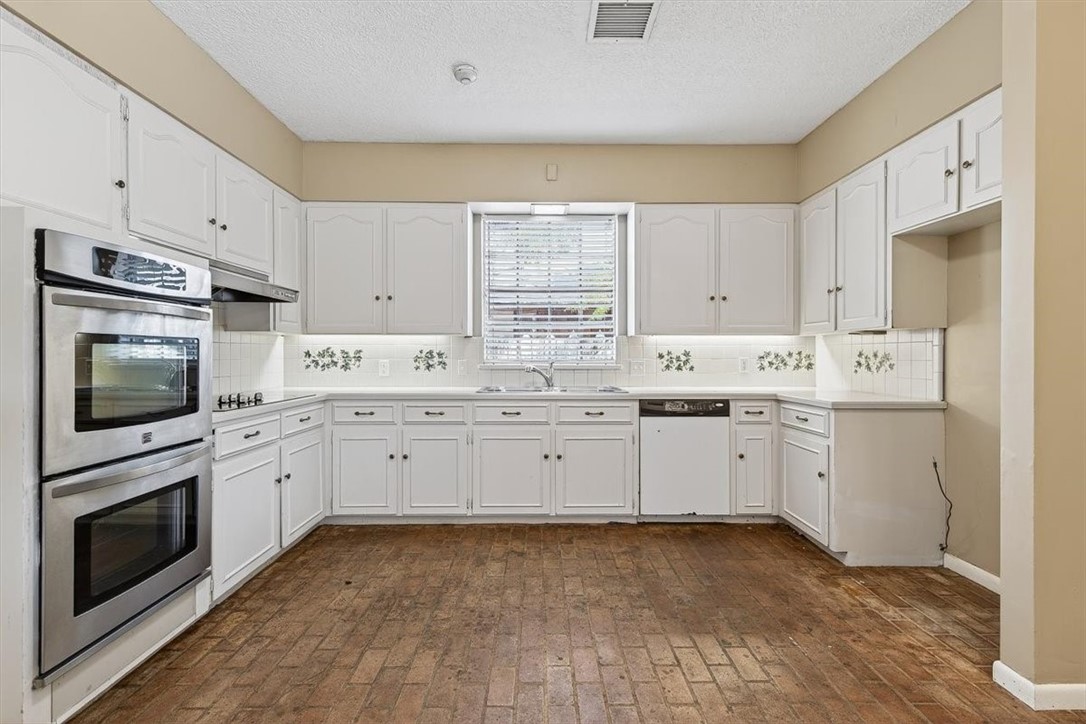 6418 Long Circle Property Photo 11
