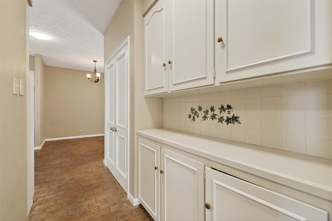 6418 Long Circle Property Photo 14
