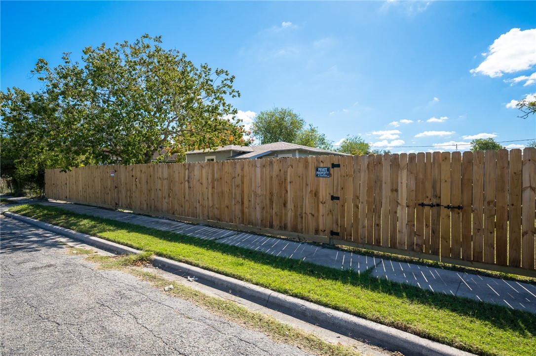 3609 Wright St Property Photo 5