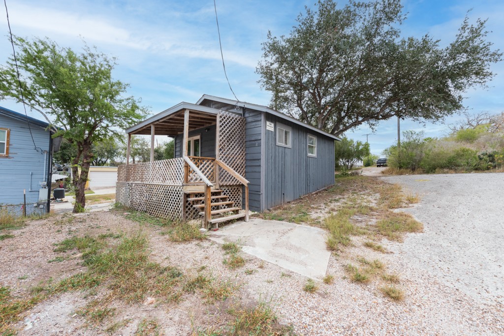 100 White Point Trai Property Photo 1