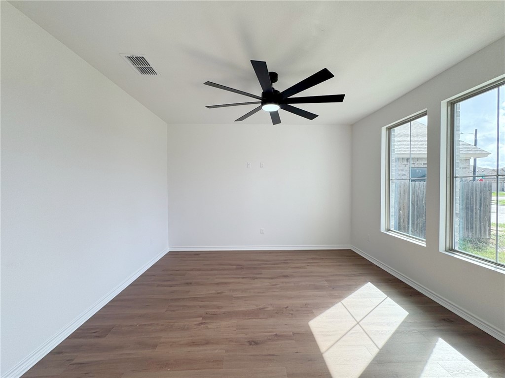 2405 Blessed St Property Photo 4