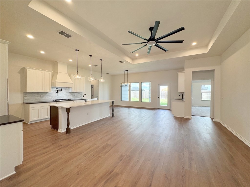 2405 Blessed St Property Photo 6