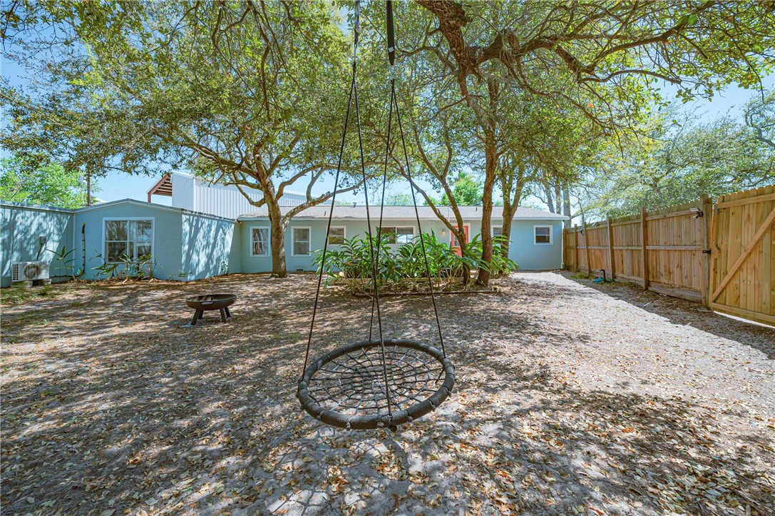 1604 Victoria Ave Property Photo 12