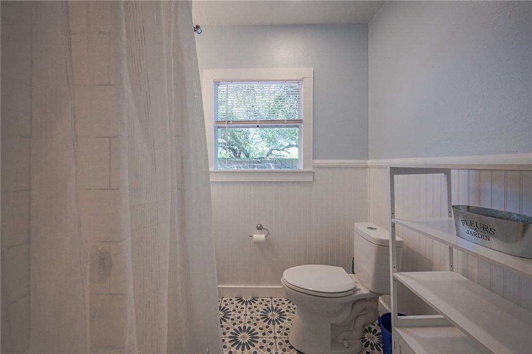 1604 Victoria Ave Property Photo 17