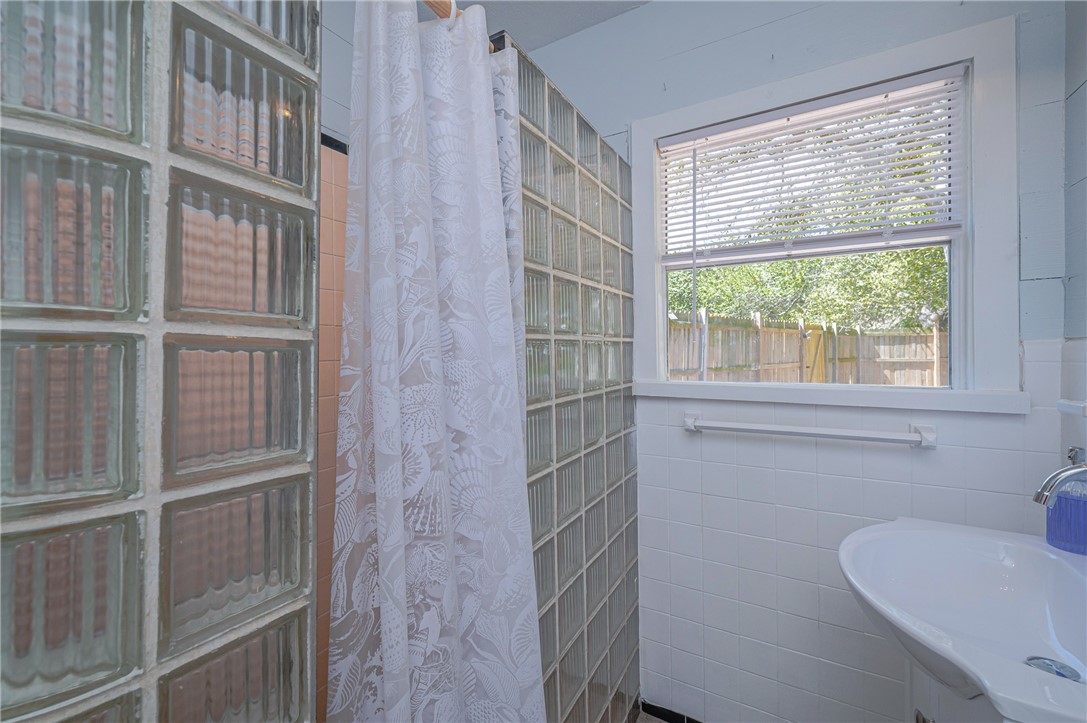 1604 Victoria Ave Property Photo 36