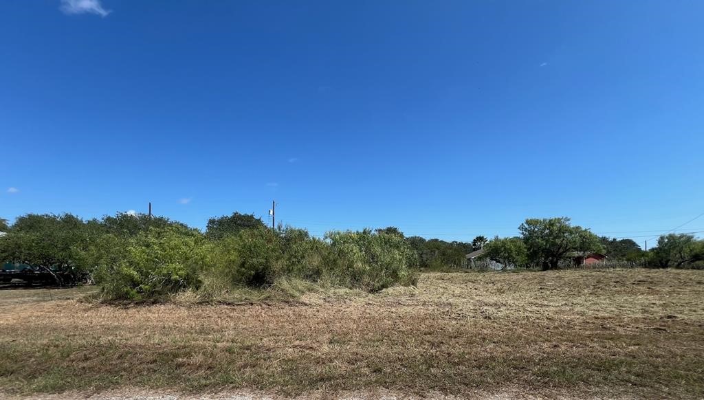 105 Pompano Dr Property Photo 1