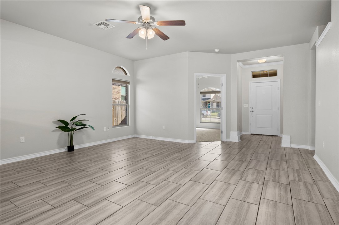 1032 Pasadena St Property Photo 4