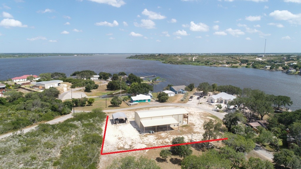 660 Carmel Dr Property Photo 2