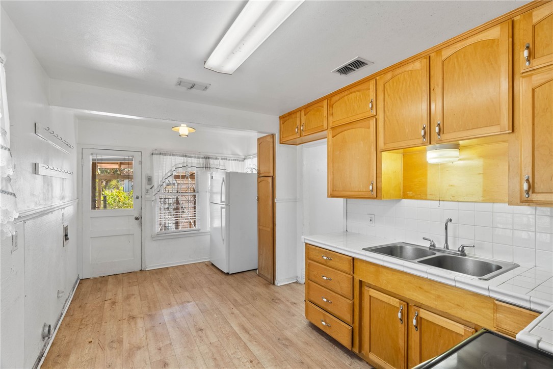 4302 Christie St Property Photo 6