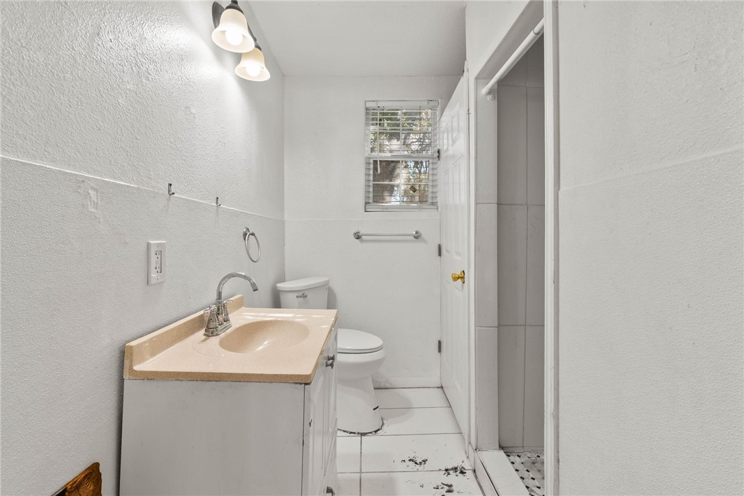 4302 Christie St Property Photo 15