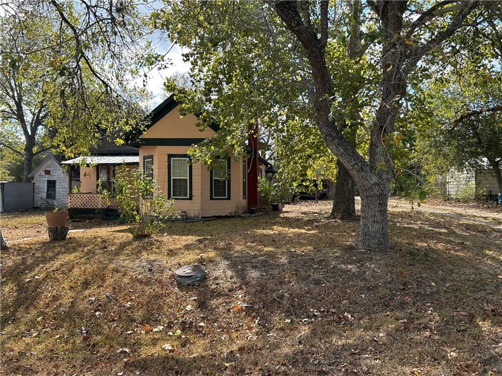547 W Franklin St Property Photo 1