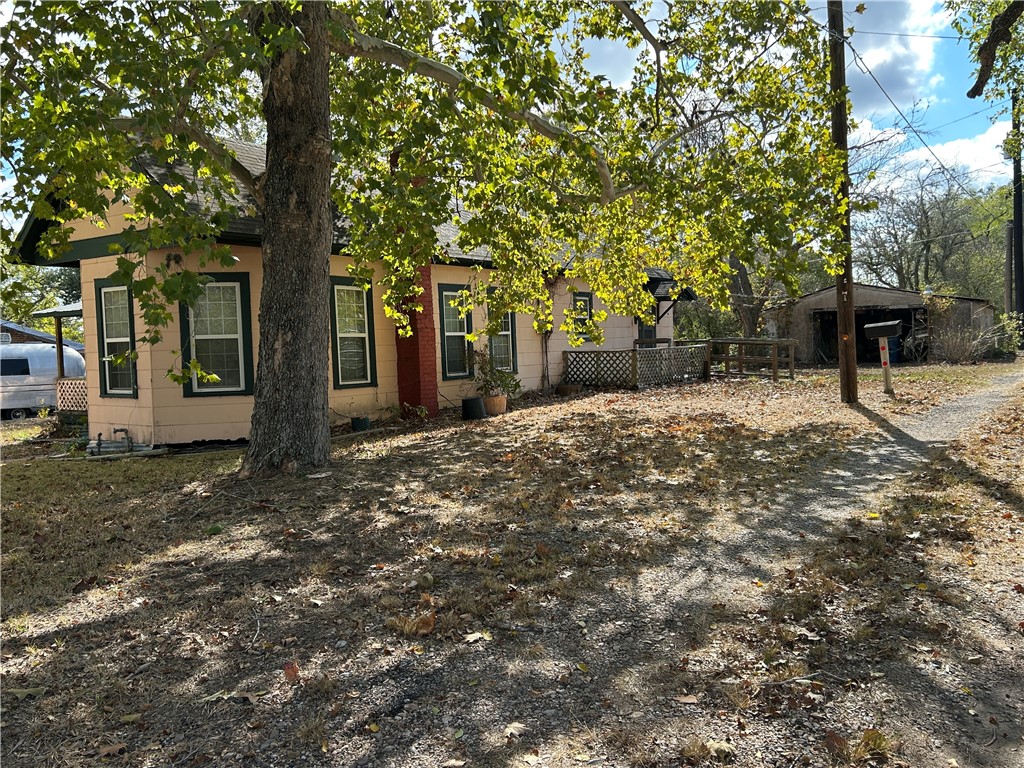 547 W Franklin St Property Photo 2