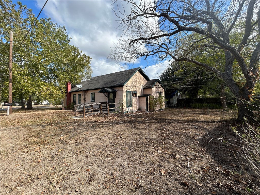 547 W Franklin St Property Photo 4
