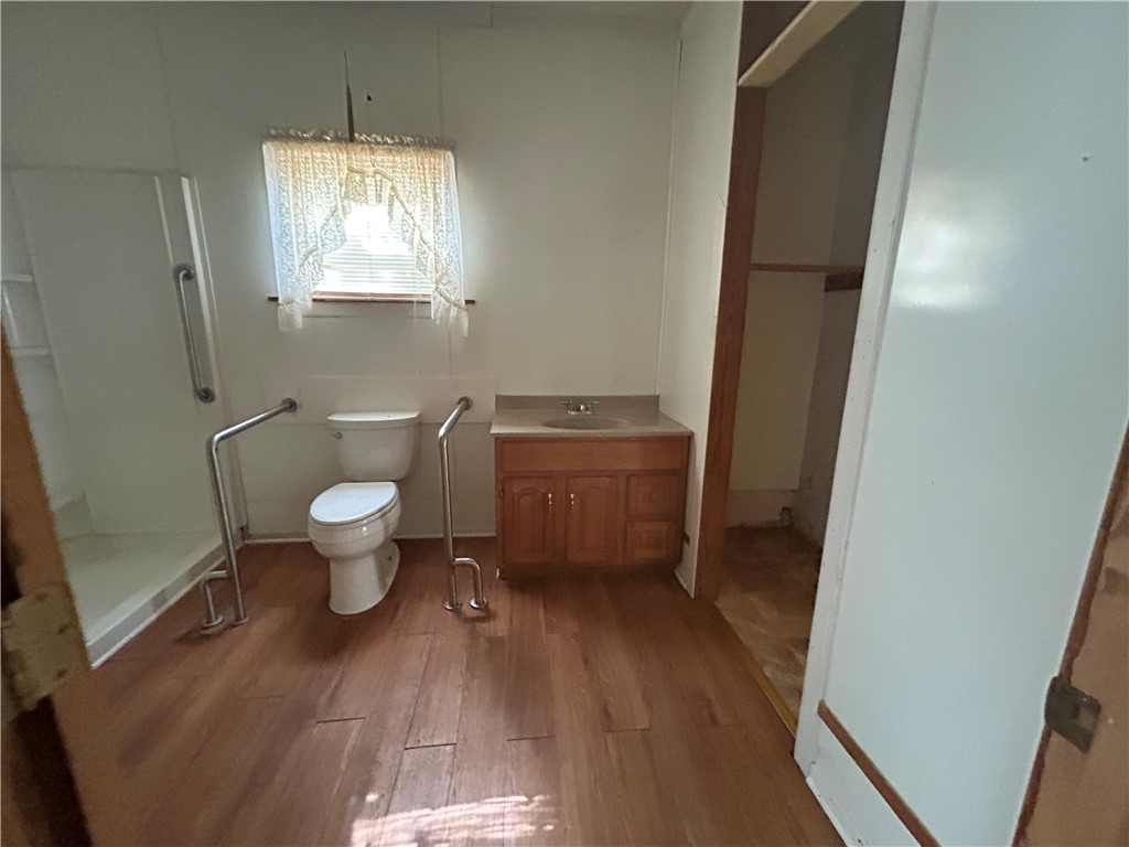 547 W Franklin St Property Photo 5