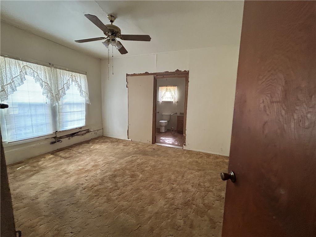 547 W Franklin St Property Photo 6