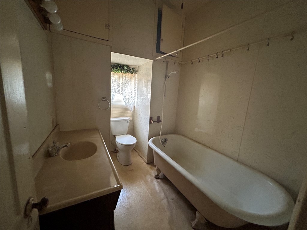 547 W Franklin St Property Photo 7