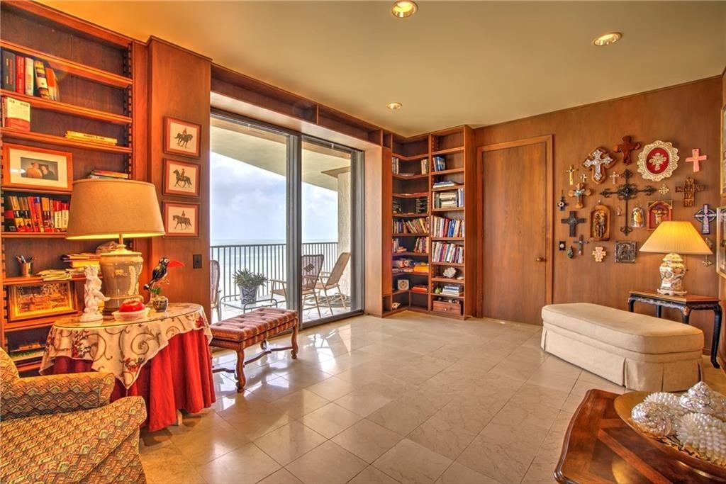 4500 Ocean Dr 9a Property Photo 14