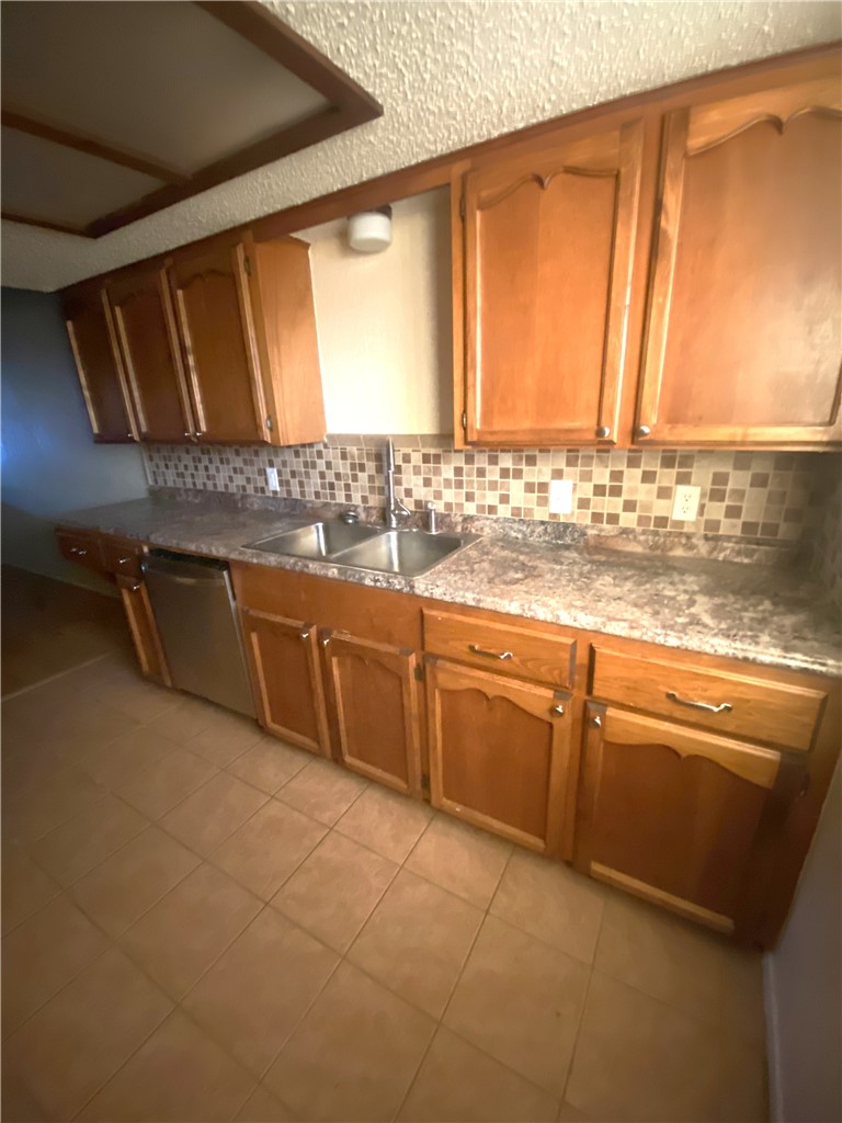 7201 Sparkle Sea Dr E Property Photo 3