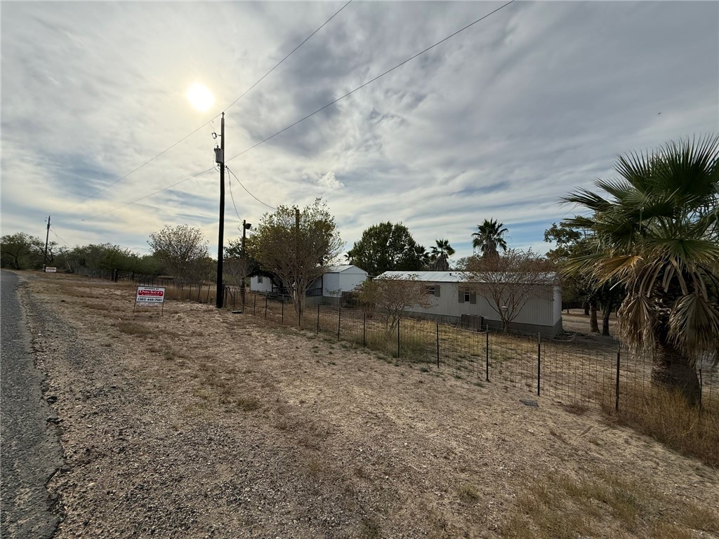 123 Choke Canyon Estates Property Photo 1