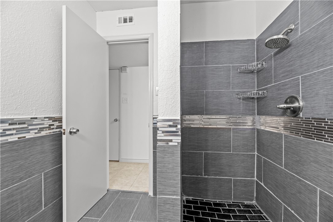 8101 Barrogate Dr Property Photo 30