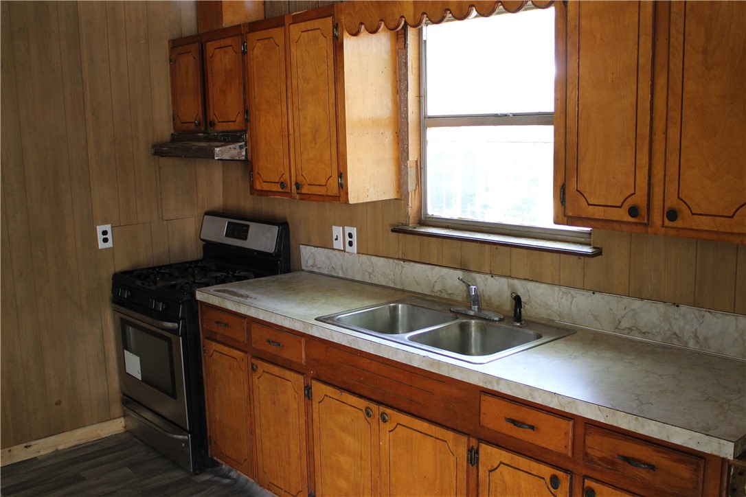 651 Trevino St Property Photo 5