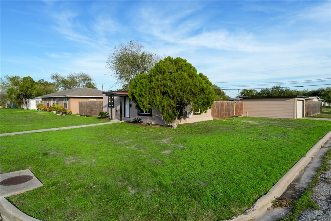 3826 Willow St Property Photo 2