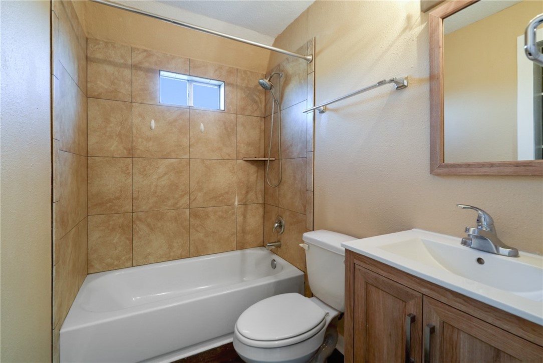3826 Willow St Property Photo 12